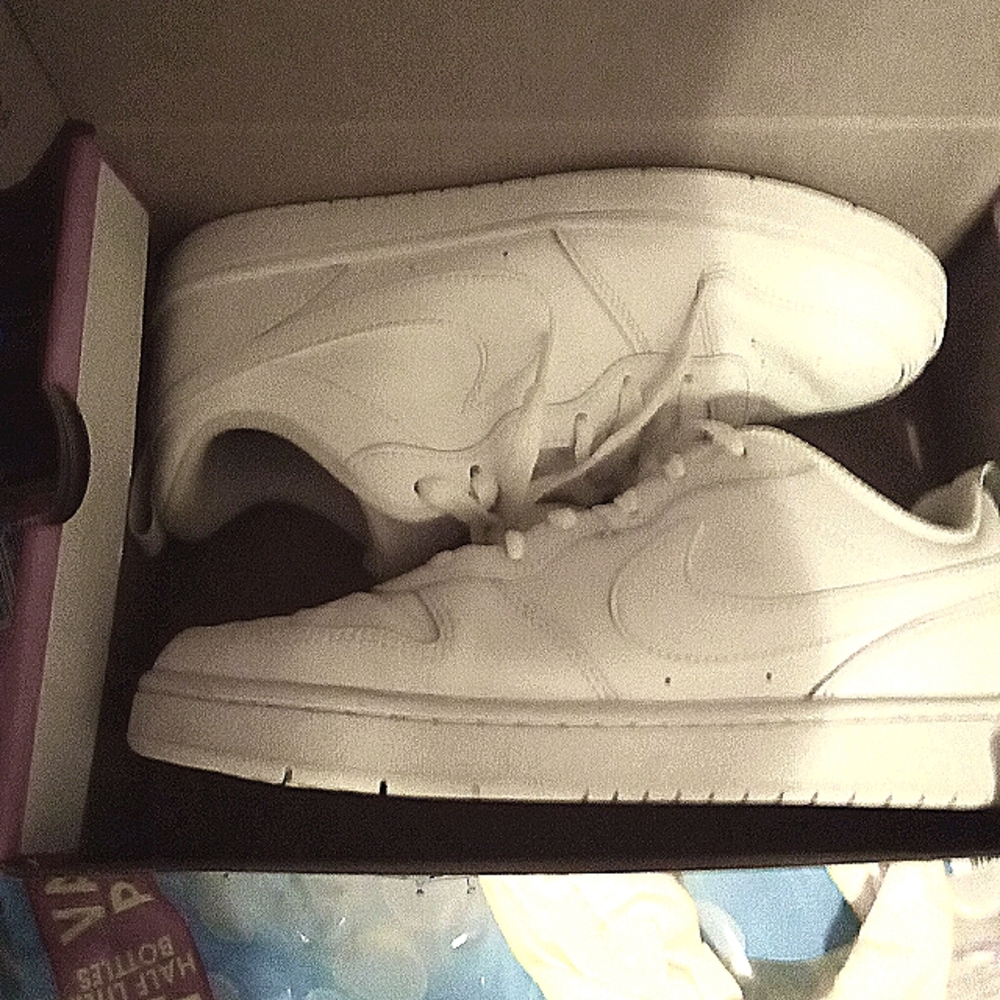 Nike tennis shoes
